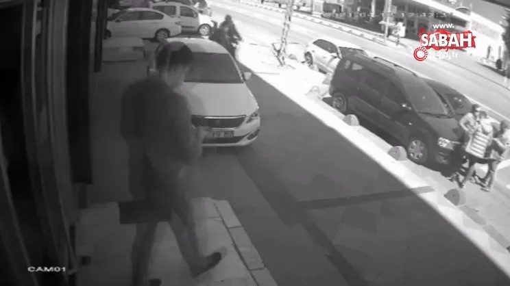 Motosikletli kapkaççı dehşeti kamerada | Video