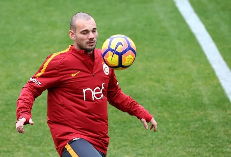 Galatasaray’da Sneijder’in ardından 2 yolcu daha!