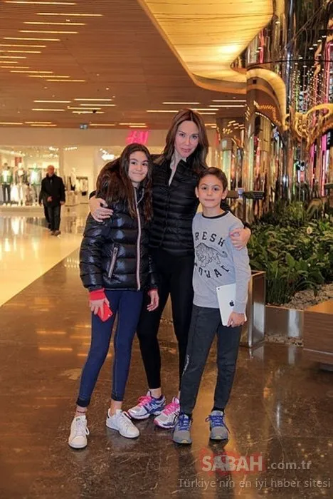 Yaprak Dökümü'nün Fikret'i Bennu Yıldırımlar'ın kızı Ada güzelliğiyle sosyal medyayı salladı! İşte Bennu Yıldırımlar'ın gözlerden uzak büyüyen kızı...