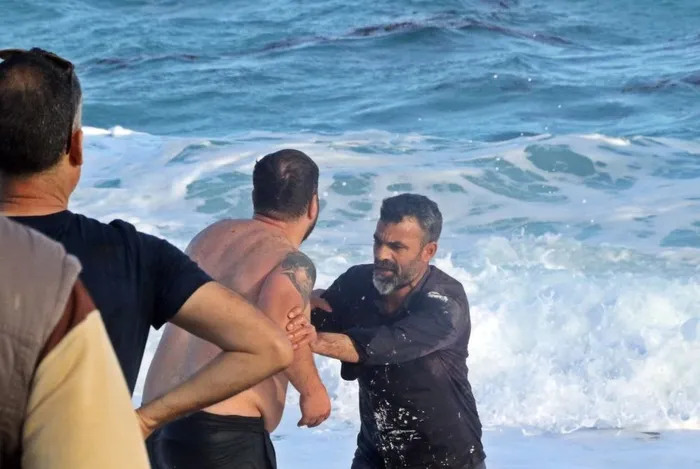 can-pazarinin-yasandigi-sahilde-bogulan-genc-yuzundeki-egzama-icin-denize-girmisbogulma-tehlikesi-geciren-kucu-1775211624165.jpg