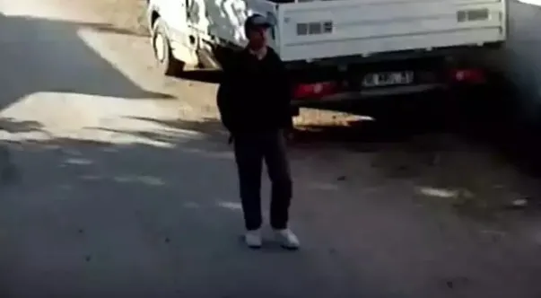 bursada-kahreden-bekleyis-kayip-buraktan-hala-bir-iz-yok-son-goruntuleri-ortaya-cikti-1749295264648.jpg Bursa'da kahreden bekleyiş! Kayıp Burak'tan hala bir iz yok! Son görüntüleri ortaya çıktı!