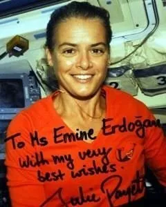 Uzaydan Emine Erdoğan'a mesaj...