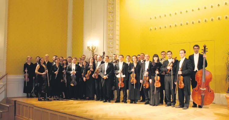 Devler aynı sahnede