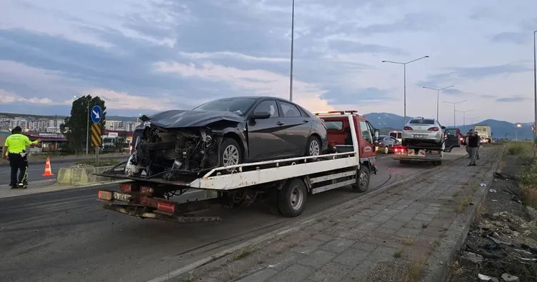 Erzurum’da 3 araç çarpıştı! 5 yaralı
