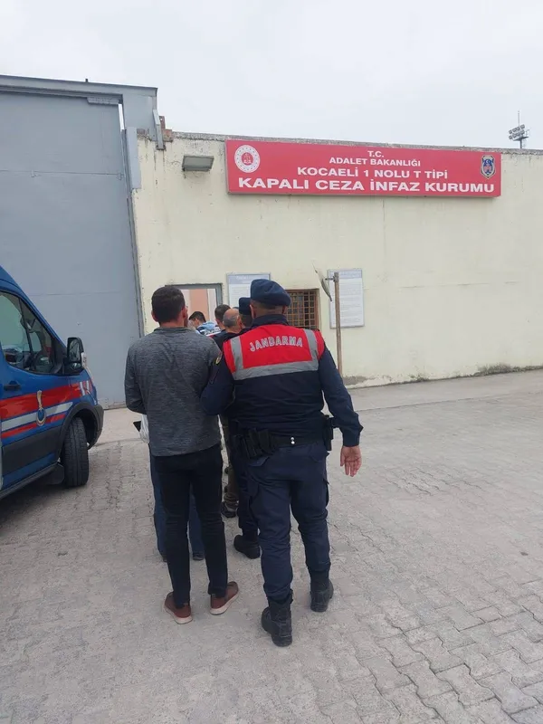 kocaeli-merkezli-3-ilde-change-cetesi-cokertildi-6-kisi-tutuklandi-1745583359257.jpg