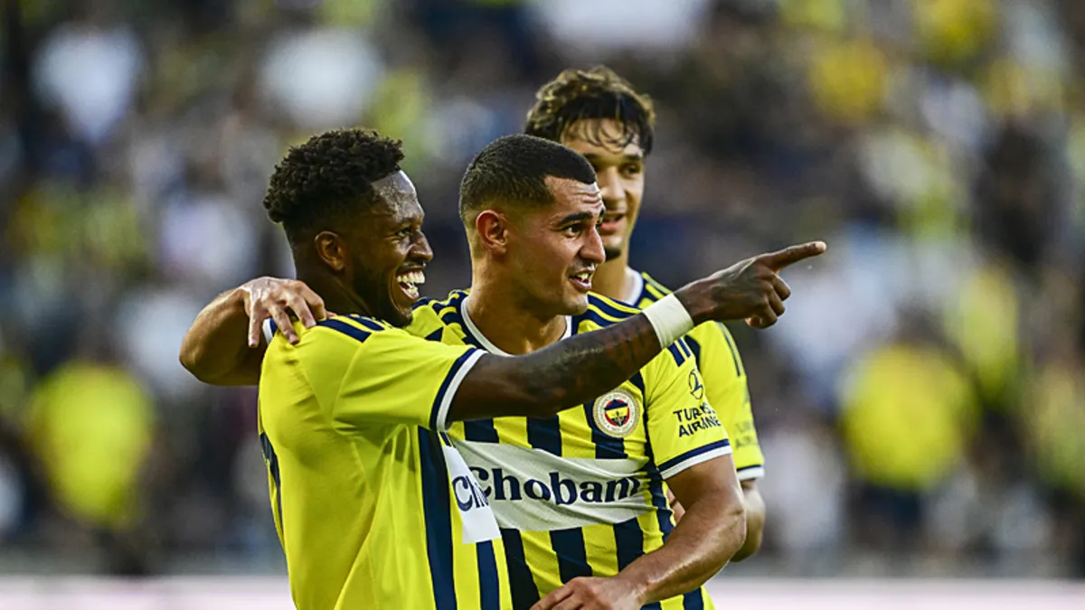 Fenerbahçeli futbolcu Fred, maç sonrası açıklamalarda bulunuyor.