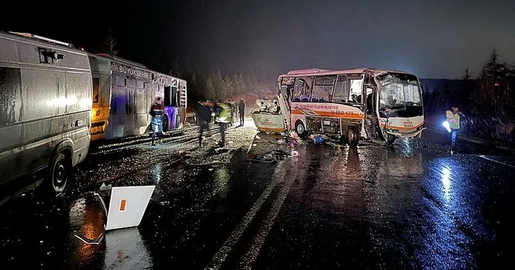Eskişehir’de belediyeye ait 2 araç ile karavan çarpıştı: 14 yaralı