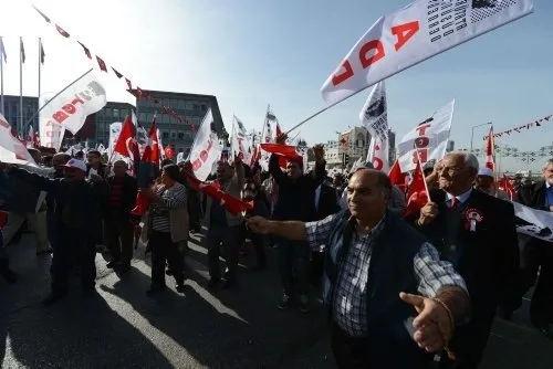 Birinci Meclis önündeki kutlamalara polis müdahale etti