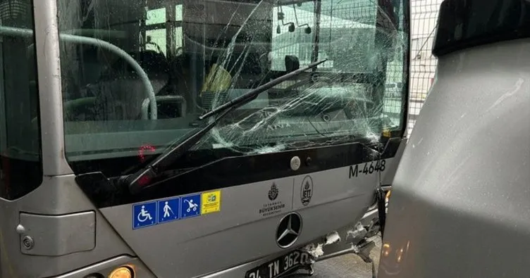 İstanbul’da metrobüsler çarpıştı!
