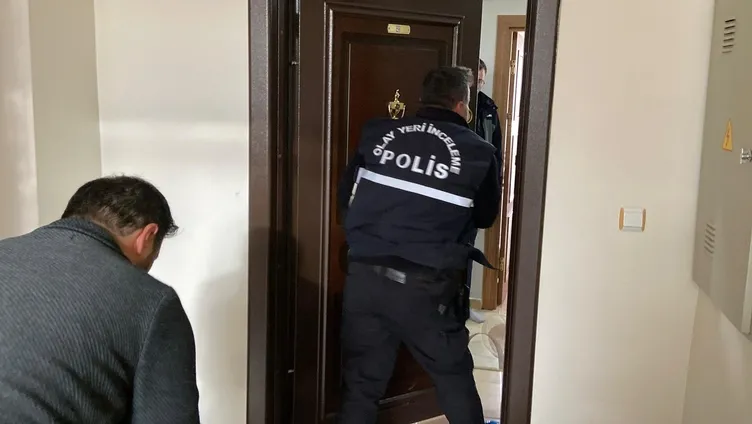 Askerden izne gelmişti: Uyandırmak için odaya giren annesi korkunç manzarayla karşılaştı!