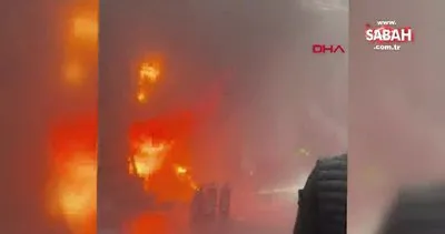 Eminönü’nde iş yeri alev alev yandı | Video