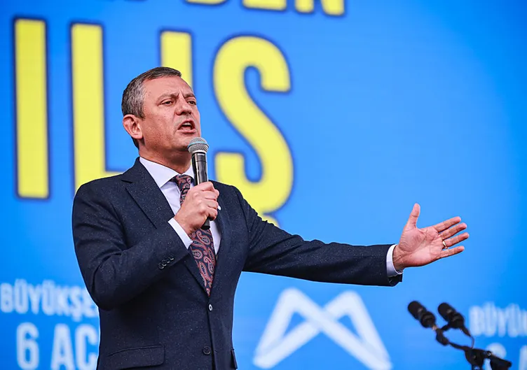 Vatandaştan Özgür Özel’e kırmızı kart! Sürprizi alay konusu oldu: Sen Özgür Özel’sin ya Özgür Yankaya değil!