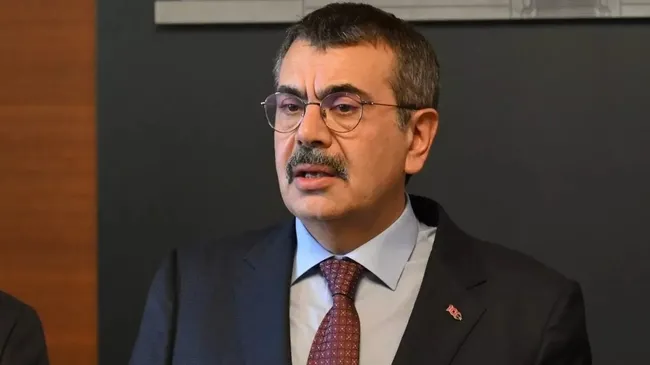 bakan-tekinden-lgs-iddialarina-yanit-719-ogrencinin-tum-sorularu-dogru-yanitlamasi-saglikli-bir-durum-1752687792391.jpeg Bakan Tekin’den LGS iddialarına yanıt! 719 öğrencinin tüm sorularu doğru yanıtlaması sağlıklı bir durum”