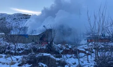 Eksi 13 derecede zorlu yangın söndürme mücadelesi! İtfaiye erinin bıyığı buz tuttu #burdur