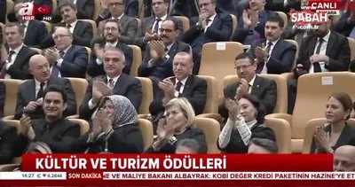 Cumhurbaşkanı Erdoğan, Amir Ateş seslendirdiği ’Adı Güzel Kendi Güzel Muhammed’ adlı esere böyle eşlik etti