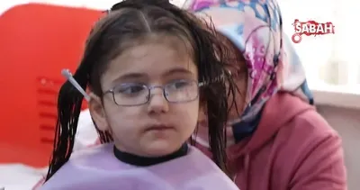 İşitme engelli çocuklara saç bakımı