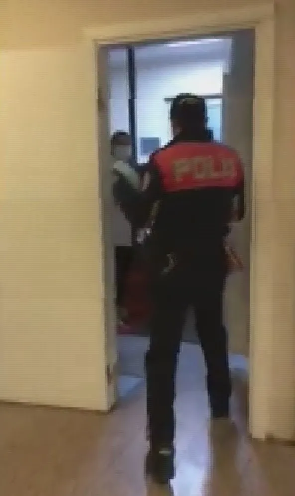 Vicdansızlığın böylesi! Tarihi surların dibine bebek Vicdansızlığın böylesi! Tarihi surların dibine bebek