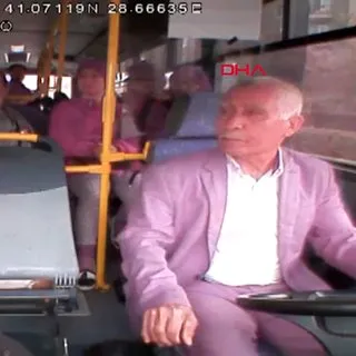 İstanbul Başakşehir'de yaşlı sürücüye yumruklu saldırı anı kamerada