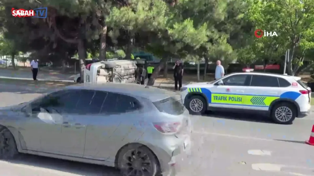 Bakırköy’de kontrolden çıkan otomobil takla attı: 1 yaralı videosunu izle Bakırköy’de kontrolden çıkan otomobil takla attı: 1 yaralı videosunu izle