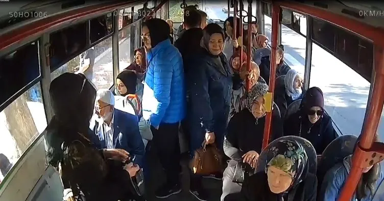 Halk otobüsü şoförü rahatsızlanan kadını hastaneye yetiştirdi