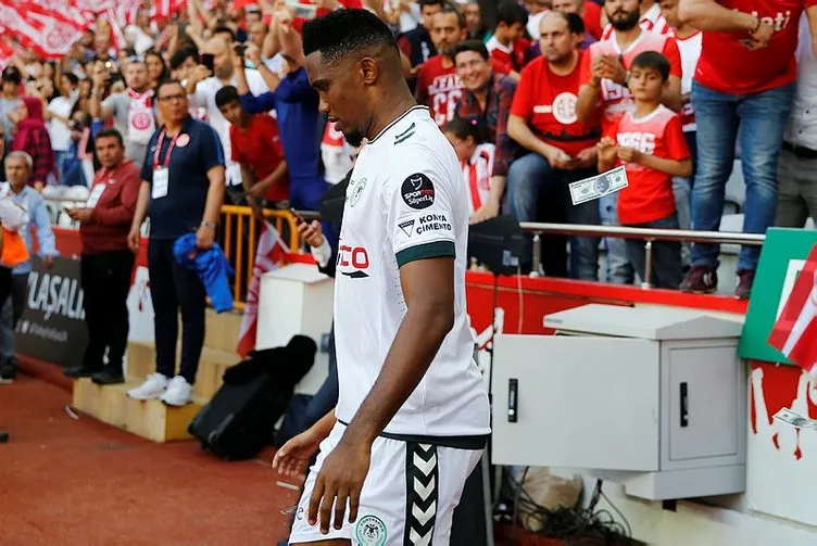 Eto’o için flaş iddia! Antalyaspor taraftarına yaptığı hareket olay çıkardı!