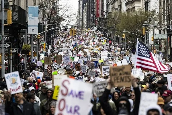 Halk sokağa döküldü! ABD genelinde Trump karşıtı gösteri
