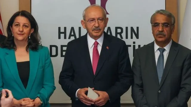 Meral Akşener’e bir darbe de İstanbul’dan! FETÖ ve PKK konusunda sert sözler kullanarak istifa etti