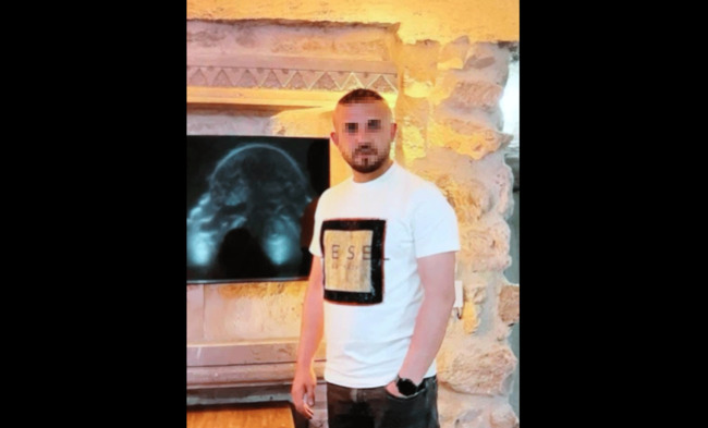 bosanma-asamasindaki-esini-cocugunun-gozu-onunde-bicakladi-1765374366292.gif (1532×927)