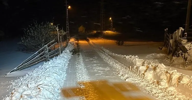 Kastamonu’da kar yolları kapadı: Ekipler kar mücadelesine başladı