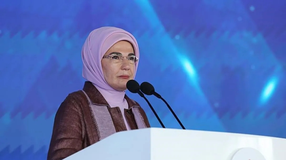 Emine Erdoğan'dan Pakistanlı yapışık ikizlerin Türkiye'deki ameliyatla ayrılmasına ilişkin paylaşım