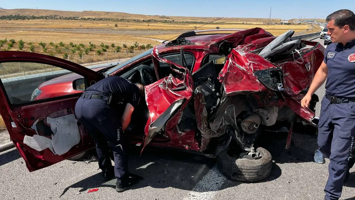 Niğde'de otoyolda feci kaza! 1 ölü 3 yaralı Niğde'de otoyolda feci kaza! 1 ölü 3 yaralı