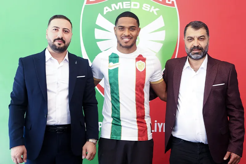 Süper Lig'de transfer rüzgarı! İşte resmen açıklanan tüm imzalar (2026-2027)