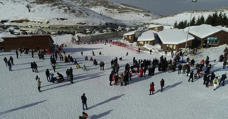 Türkiye’nin denize en yakın kayak merkezine ziyaretçi akını