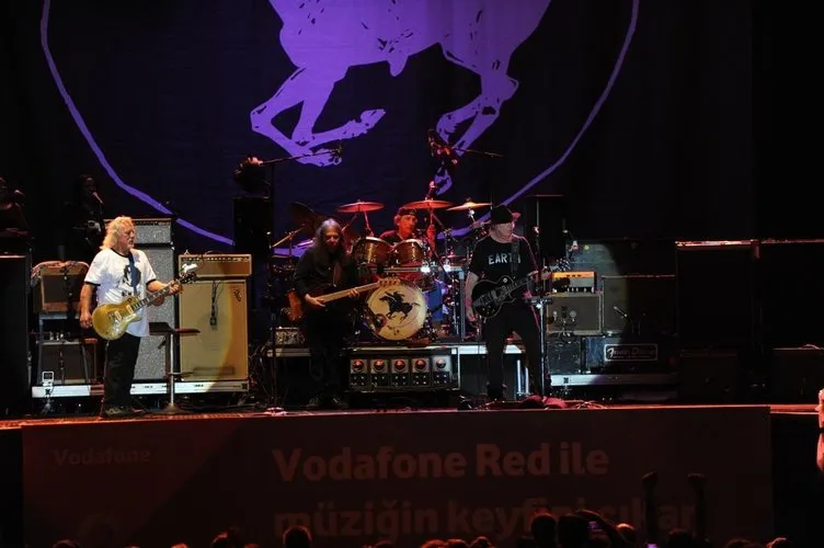 Neil Young’dan İstanbul’da muhteşem konser