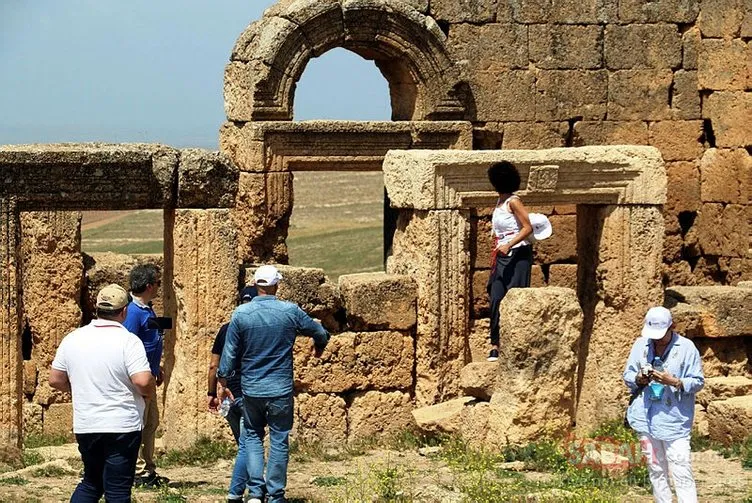 Zerzevan kalesi dünyanın göz bebeği oldu! Ziyaretçi yağıyor...