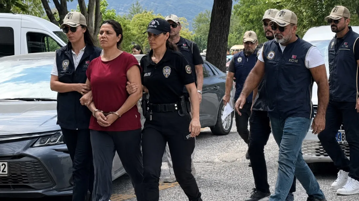 FETÖ’cü suikastçının ablası tutuklandı