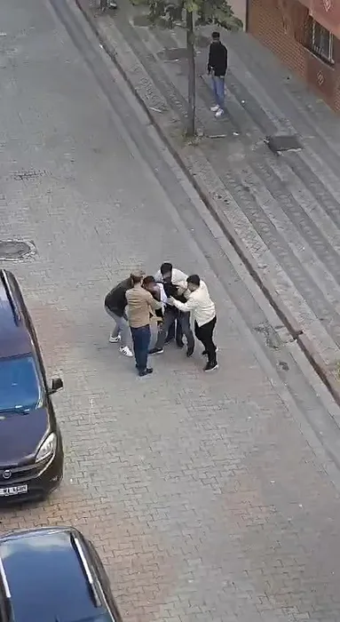 İki grup arasındaki tartışma alevlendi: Taraflardan biri silah çekti!