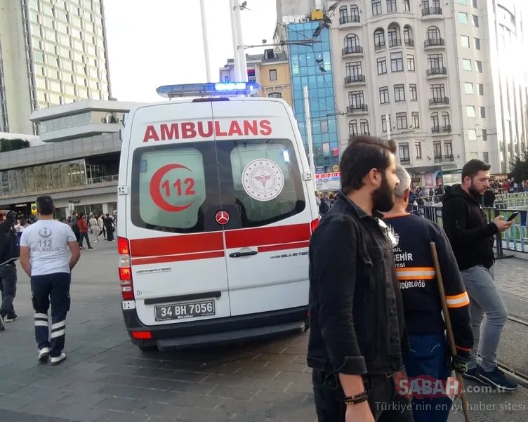 Taksim Meydanı’nda görüntülendi! Cumhuriyet anıtı önünde sızan alkollü kadına...