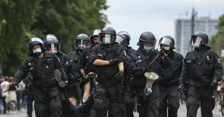Almanya’da koronavirüs protestoları şiddetli geçti! 600 kişi gözaltında