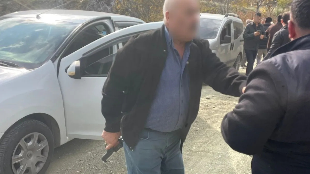 Alanya'da silahlı ve bıçaklı kavga: 'Muhtarlık husumeti' iddiası! 2 yaralı Alanya'da silahlı ve bıçaklı kavga: 'Muhtarlık husumeti' iddiası! 2 yaralı