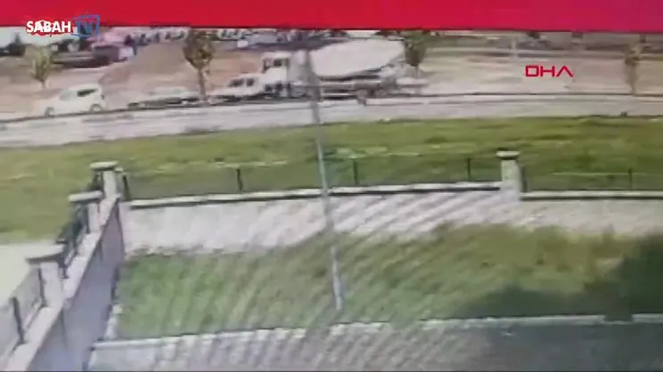 Beton mikserinin araçlara çarpma anı kameraya yansıdı | Video