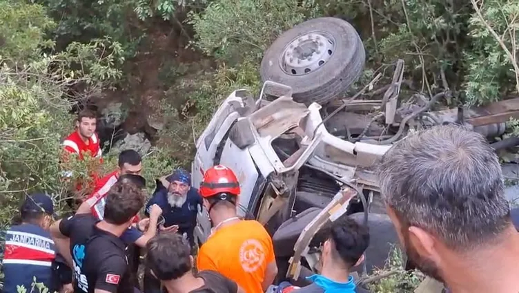 SON DAKİKA | Yeşil vatan savaşında ağlatan dayanışma! Vatandaşlar yangın bölgesine akın etti