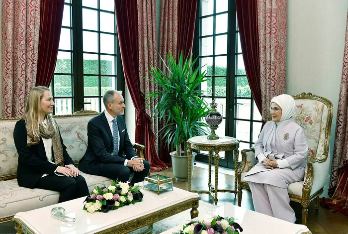 emine-erdogan-cmi-martti-ahtisaari-baris-vakfi-temsilcilerini-kabul-etti-1727790936325.jpg