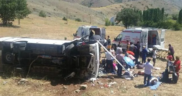 Kayseri’de tur midibüsü devrildi: 26 yaralı