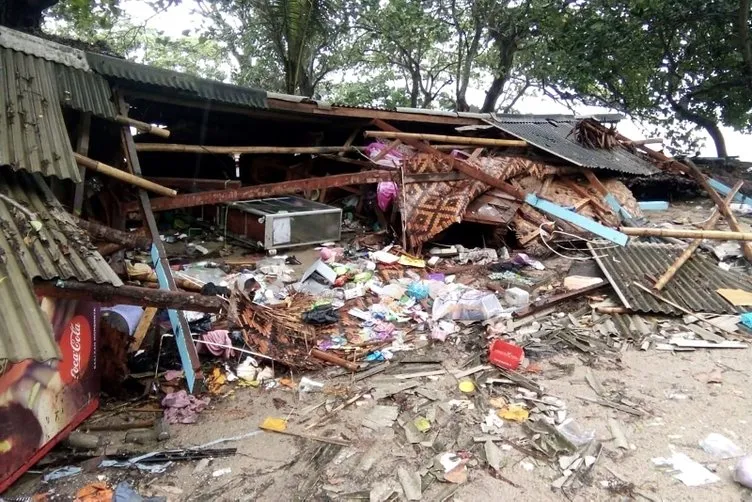 Endonezya'da tsunami! Onlarca ölü ve yüzlerce yaralı var