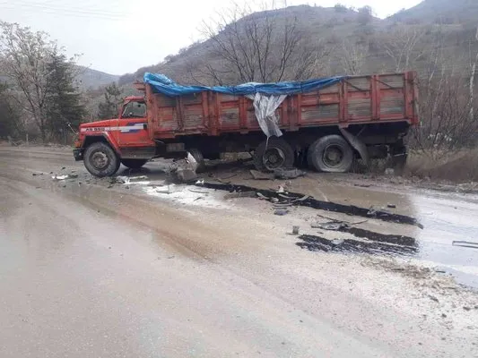 Ankara’da viraja hızlı giren çekici iki kamyona çarptı: 1 yaralı
