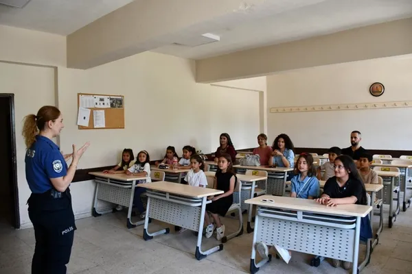 gaffar-amcayla-el-ele-projesiyle-cocuklar-polislik-meslegini-yakindan-taniyor-1782212517834.jpg