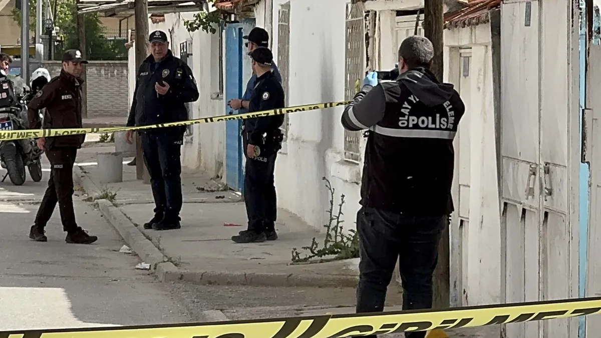 Konya’da tartıştığı çocuğu başından tabanca ile vurarak ağır yaraladı Konya’da tartıştığı çocuğu başından tabanca ile vurarak ağır yaraladı