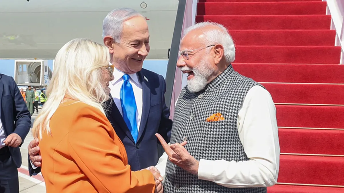 Hindistan Başbakanı Modi İsrail’e ulaştı