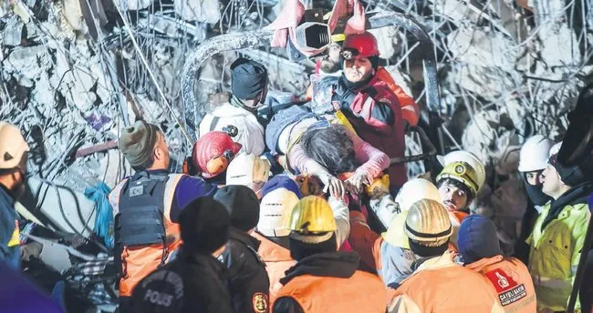 Enkaz altından çıkarılanları bekleyen en büyük tehlike: Böbrek yetmezliği